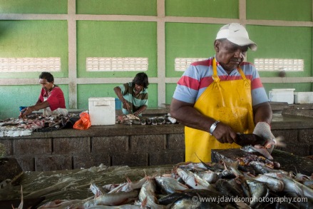 Merchants at the indoor market in Tasajeras quickly process numerous fish to sell to the public.  